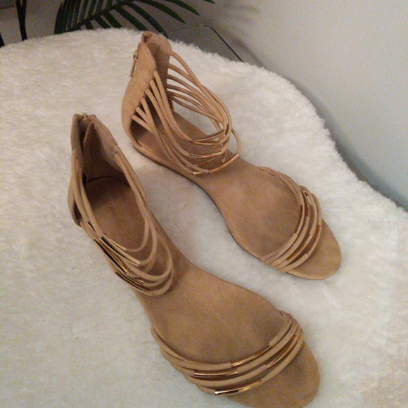 Aldo Nude Sandals - Picture 1 of 3